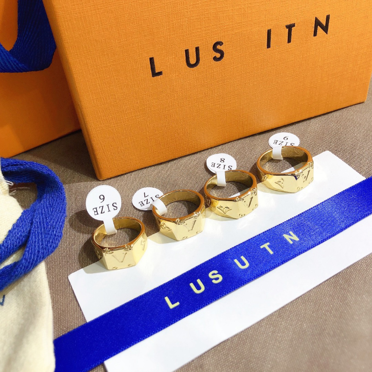 Fashion Design Letter Rings Luxury Designer Wedding Ring Hot Brand Premium Gift Accessories 18k Gold Plated Rings Multi Size Springtime Jewelry
Fashion Design Letter Rings Luxury Designer Wedding Ring Hot Brand Premium Gift Accessories 18k Gold Plated Rings Multi Size Springtime Jewelry