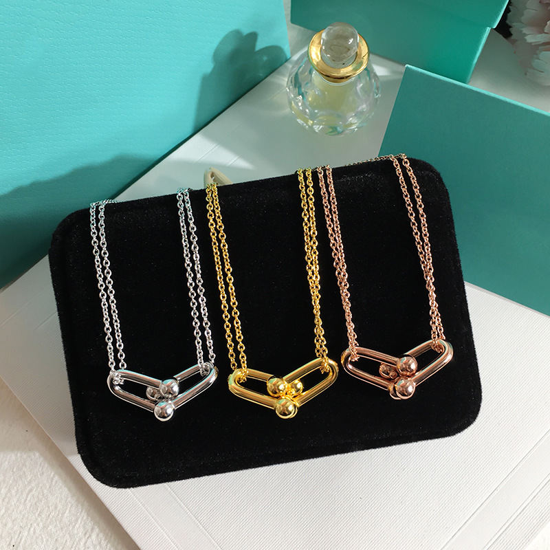 womens love heart Pendant Necklaces designer jewelry key Necklaces for women gold/silver/rose with Full package of brand as Wedding Christmas gift
womens love heart Pendant Necklaces designer jewelry key Necklaces for women gold/silver/rose with Full package of brand as Wedding Christmas gift