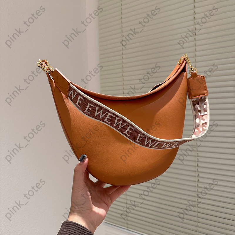 Womens LUNA Bags Designer Vintage Bag Fashion Half Moon Totes Letters Shoulder Strap Bags Luxury Handbags Cross Body Tote For Women 2023 New, Black
Womens LUNA Bags Designer Vintage Bag Fashion Half Moon Totes Letters Shoulder Strap Bags Luxury Handbags Cross Body Tote For Women 2023 New, Black