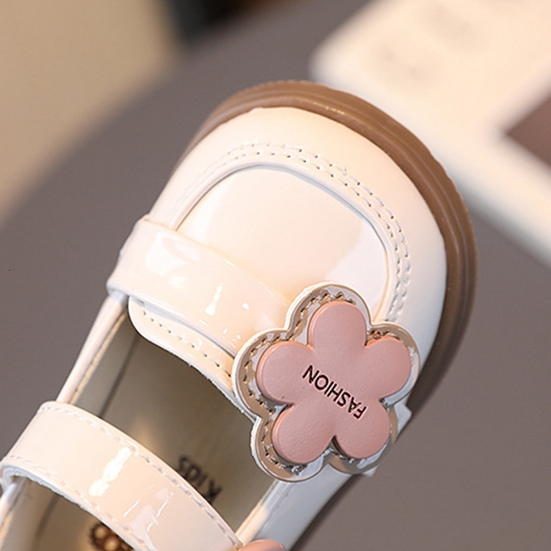 First Walkers 12-14cm Flower Dress Shoes For Baby Girls Solid Bright Soft Kids Spring Shoes Toddler Woman Party Wedding Dance Shoes 230314