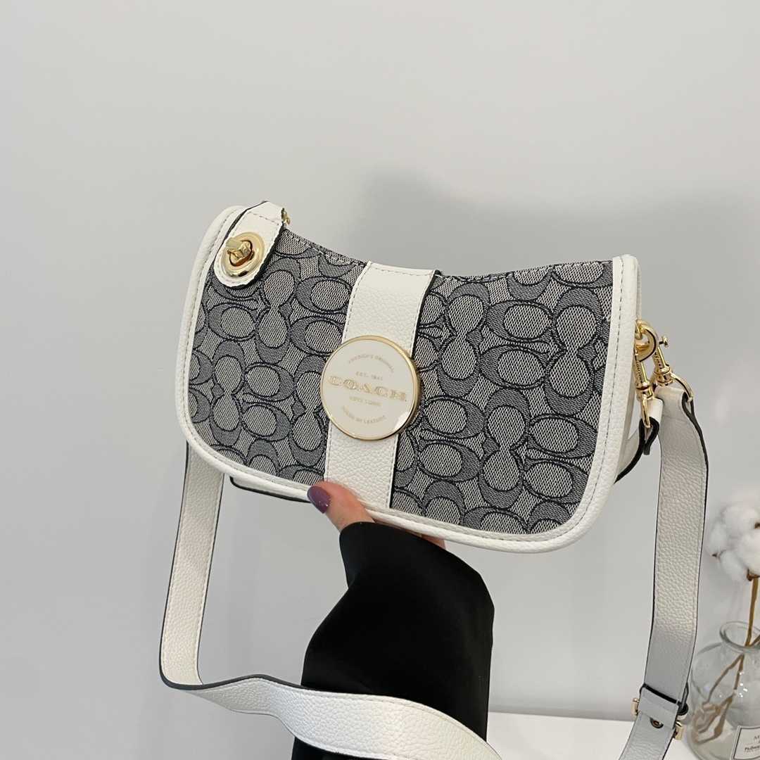 121 eyebrow trimmer retro women leather Envelope shopping crossbody messenger Chain flap bag shoulder bag coach, As pic
121 eyebrow trimmer retro women leather Envelope shopping crossbody messenger Chain flap bag shoulder bag coach, As pic