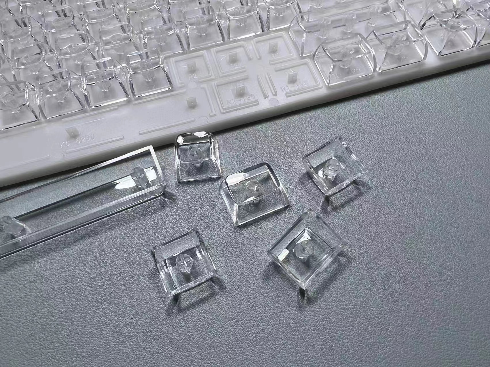132 Key Full Transparent Keycaps Cherry Profile Crystal With Characters Backlight Stickers Keycap Set PC for Mechanical Keyboard