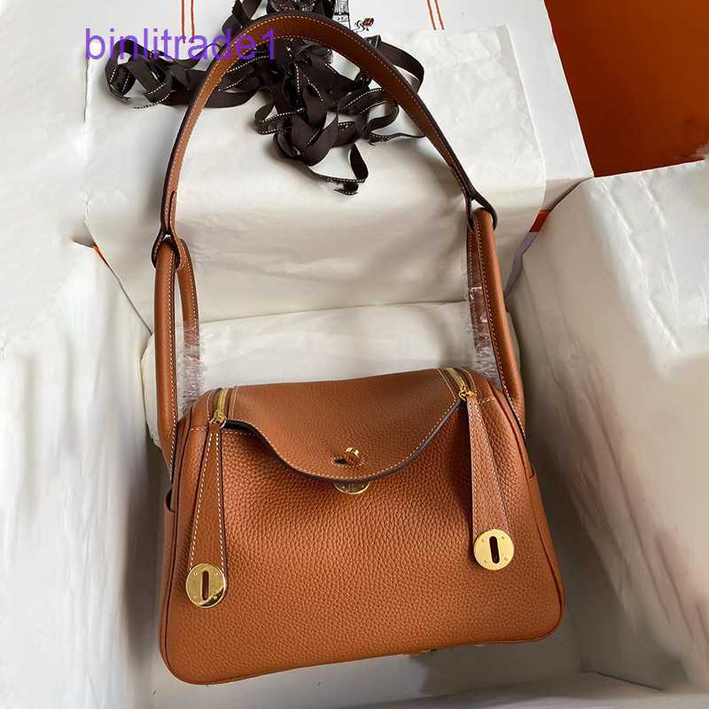 Designer Original fashion wax 2023 handmade new high-end thread 26 Lindys bag TC doctor single-shoulder portable diagonal women's of sale EQE3, Black gold buckle (full package)
Designer Original fashion wax 2023 handmade new high-end thread 26 Lindys bag TC doctor single-shoulder portable diagonal women's of sale EQE3, Black gold buckle (full package)