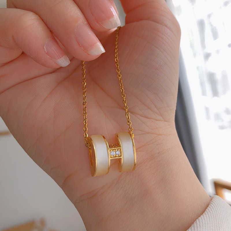 Necklaces Strands Strings Net Red Same H Letter Necklace Women's 18k Color Gold Large Pendant Temperament Collar Chain Accessories
Necklaces Strands Strings Net Red Same H Letter Necklace Women's 18k Color Gold Large Pendant Temperament Collar Chain Accessories