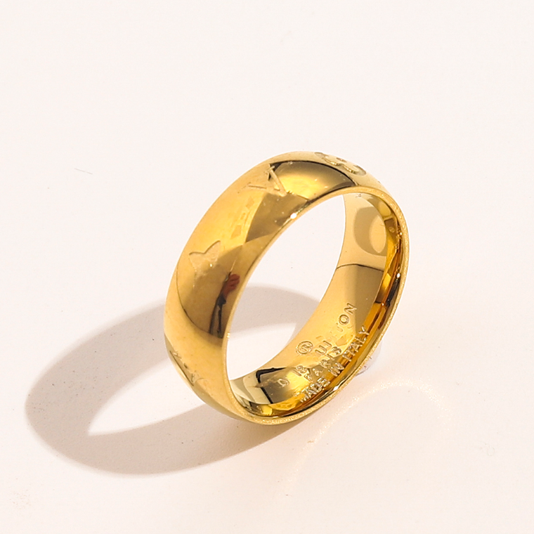 Luxury Jewelry Designer Rings Womens Love Charming Wedding Supplies 18K Gold Plated Stainless Steel Ring Fine Finger Ring Embossed stamp Wide Men
Luxury Jewelry Designer Rings Womens Love Charming Wedding Supplies 18K Gold Plated Stainless Steel Ring Fine Finger Ring Embossed stamp Wide Men