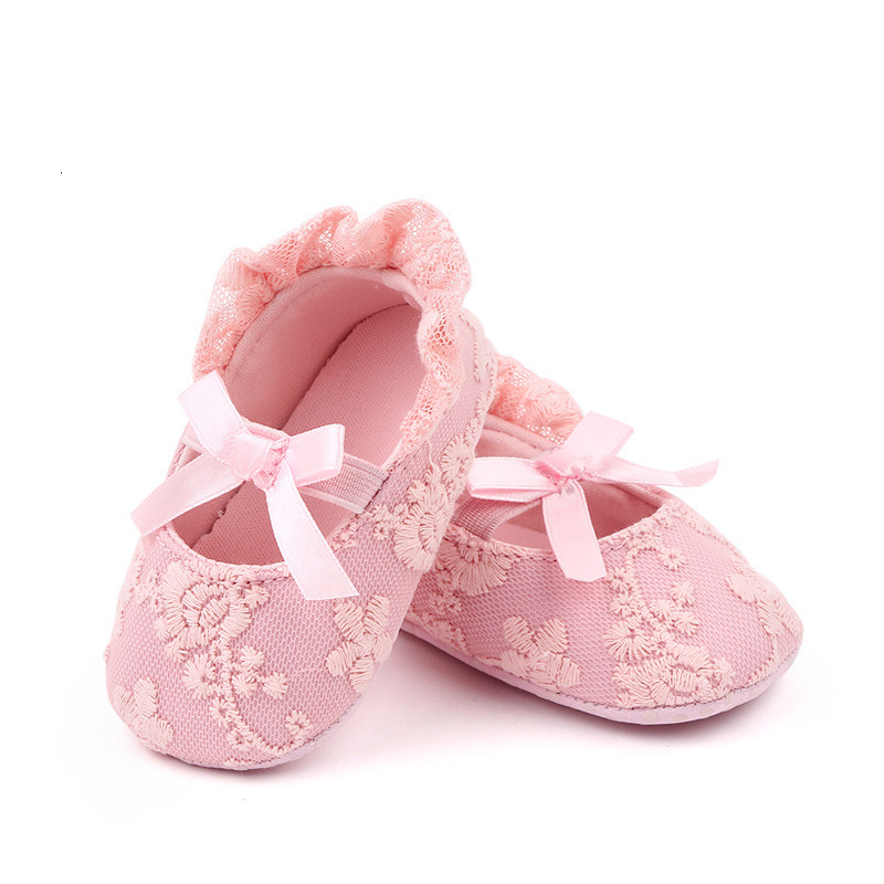 First Walkers Baby Girls Dress Bow Princess Shoes Soft Soled Baby Shoes 0-1 Year Old Embroidered Lace Walking Shoes Elastic Band First Walkers 230314