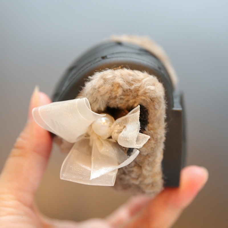 First Walkers 12-16cm Cute String Bead Little Princess Winter Dress Shoes Solid Warm Velvet Toddler Girls Casual Shoes Walkers With Lace Bow 230314