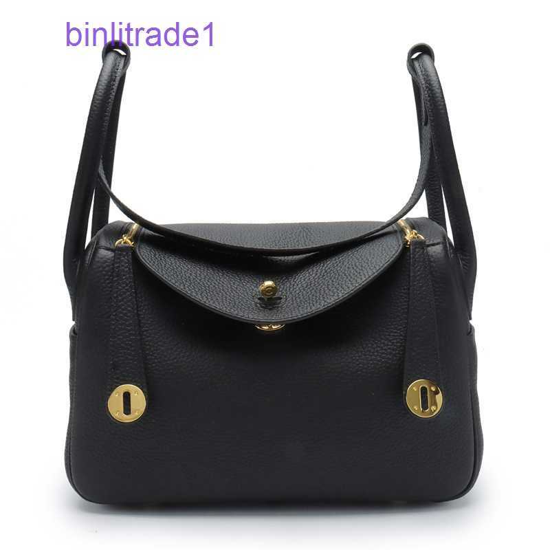Designer Original lychee New top layer cow leather pattern Lindys bag doctor shoulder hand pillow gold buckle of sale 87OX, Elephant grey 26
Designer Original lychee New top layer cow leather pattern Lindys bag doctor shoulder hand pillow gold buckle of sale 87OX, Elephant grey 26