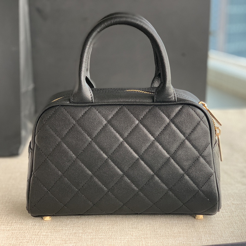 TOP quality 1:1 luxury designer bags 25cm woman genuine leather handbag Tote bags With box C157, More product consultation
TOP quality 1:1 luxury designer bags 25cm woman genuine leather handbag Tote bags With box C157, More product consultation