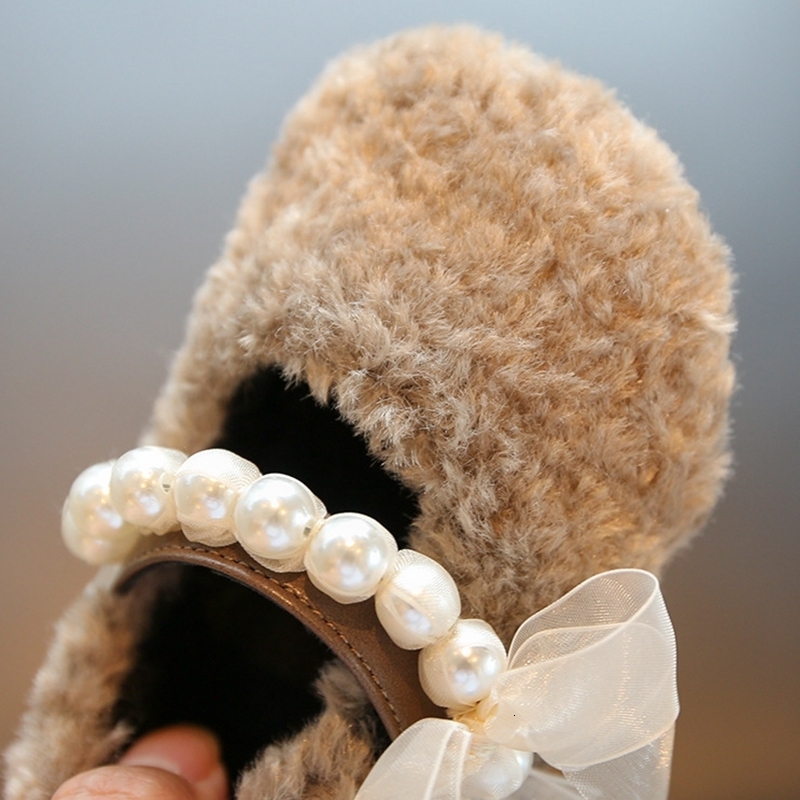 First Walkers 12-16cm Cute String Bead Little Princess Winter Dress Shoes Solid Warm Velvet Toddler Girls Casual Shoes Walkers With Lace Bow 230314