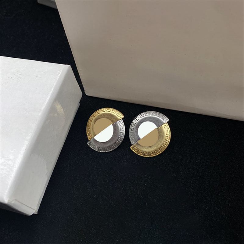 Separated Disc Exquisite Design Charm Half Gold Half Silver Characteristic Ear Stud Lines Earrings for Women
Separated Disc Exquisite Design Charm Half Gold Half Silver Characteristic Ear Stud Lines Earrings for Women