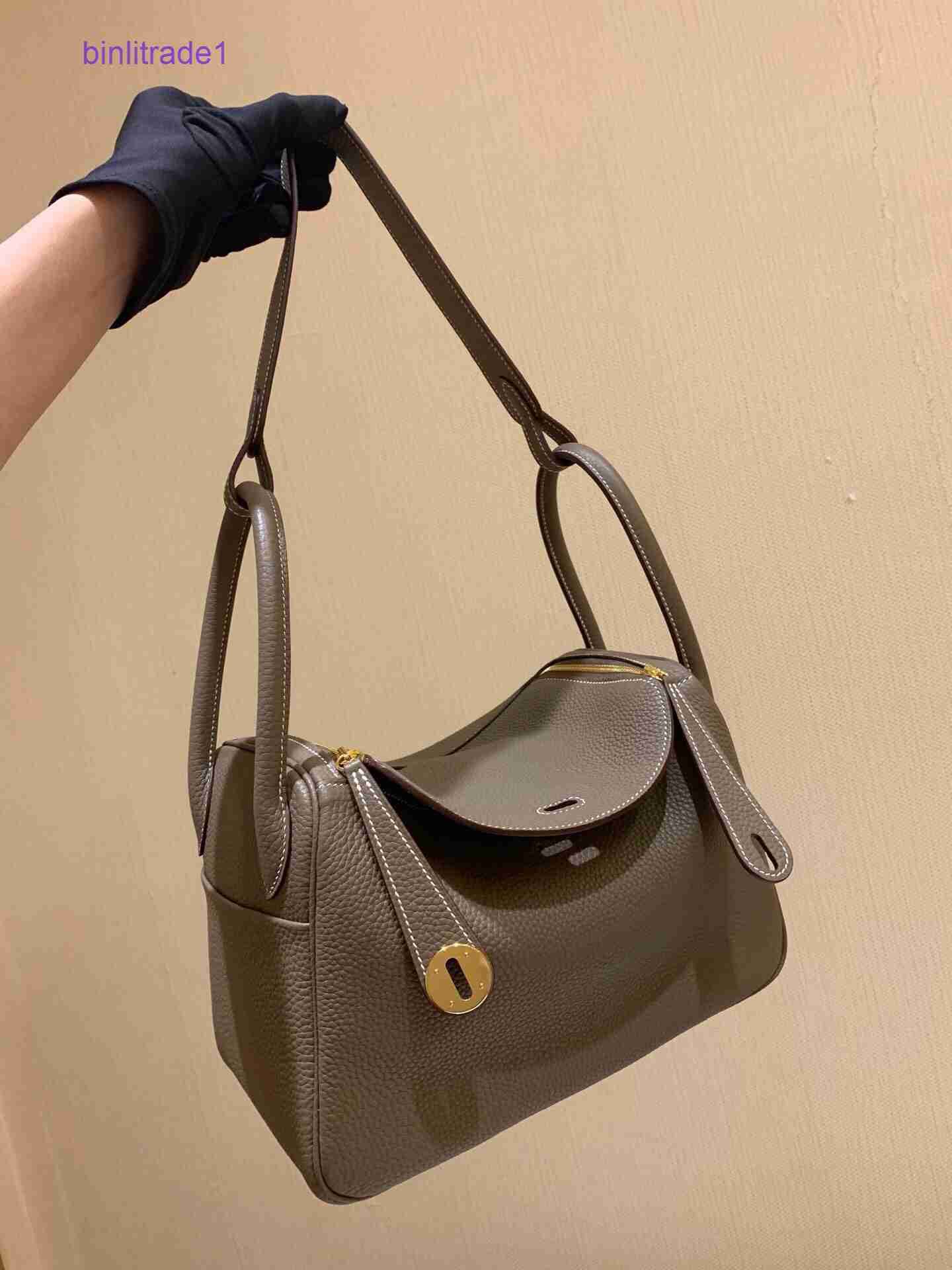 Designer Original Lindys High-end quality leather women's bag mini small messenger doctor nurse's of sale WT7T, Chicken yellow (gold buckle;silver
Designer Original Lindys High-end quality leather women's bag mini small messenger doctor nurse's of sale WT7T, Chicken yellow (gold buckle;silver