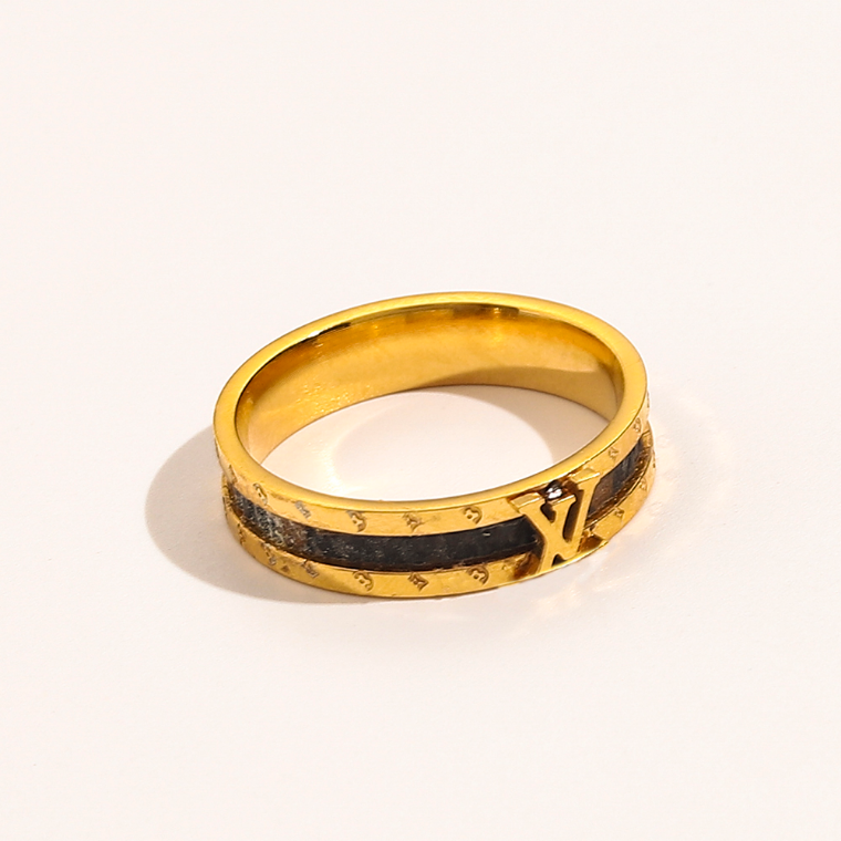 Luxury Jewelry Designer Rings Women 18K Gold Plated Ring Stainless Steel Love Wedding Supplies Faux Leather Ring Fine Finger Ring Accessories ZG1208
Luxury Jewelry Designer Rings Women 18K Gold Plated Ring Stainless Steel Love Wedding Supplies Faux Leather Ring Fine Finger Ring Accessories ZG1208