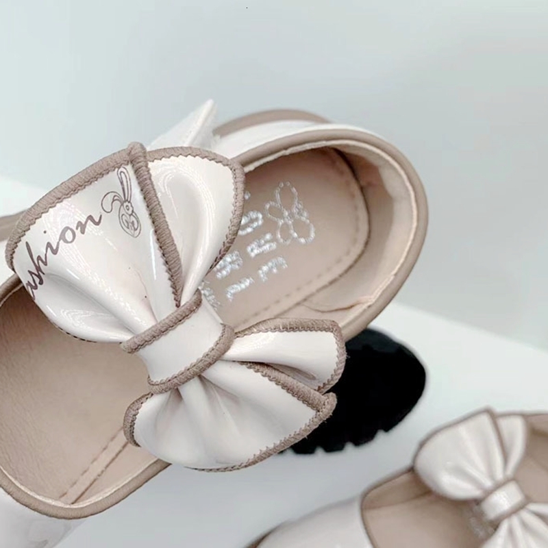 First Walkers 13.5-15.5cm Patent Leather Girls Spring Flats Shoes With Butterfly-knot Beige Black Soft Toddler Princess Dress Shoes 230314