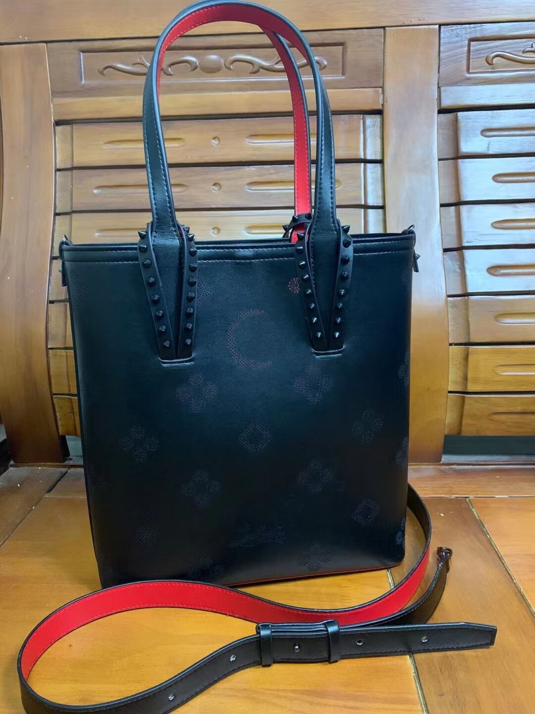 luxury Women Bags Platfor doodling designer handbags totes composite handbag brands wallets genuine leather purse shoulder redsbottoms Messenger bags, 28*30*8cm
luxury Women Bags Platfor doodling designer handbags totes composite handbag brands wallets genuine leather purse shoulder redsbottoms Messenger bags, 28*30*8cm