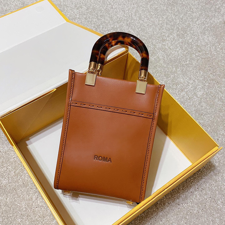 Mini trave Glass handle clutch tote bag sunshine fendace luxury designer handbags Leather Crossbody with shoulder strap womens mens pochette fashion Roma bags, White
Mini trave Glass handle clutch tote bag sunshine fendace luxury designer handbags Leather Crossbody with shoulder strap womens mens pochette fashion Roma bags, White