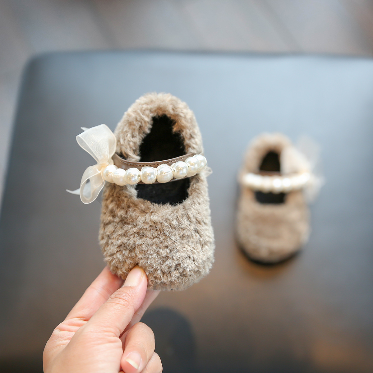 First Walkers 12-16cm Cute String Bead Little Princess Winter Dress Shoes Solid Warm Velvet Toddler Girls Casual Shoes Walkers With Lace Bow 230314