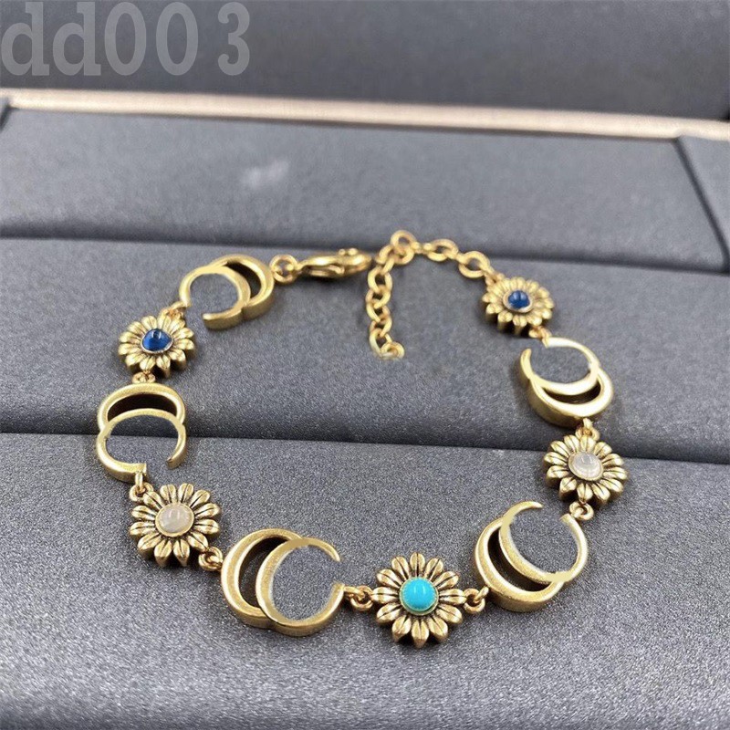Daisy bracelets men classic tiger charms bracelet designer retro metal simple classic hollow letter diamond flower jewellery designer bracelets famous ZB028 Q2
Daisy bracelets men classic tiger charms bracelet designer retro metal simple classic hollow letter diamond flower jewellery designer bracelets famous ZB028 Q2