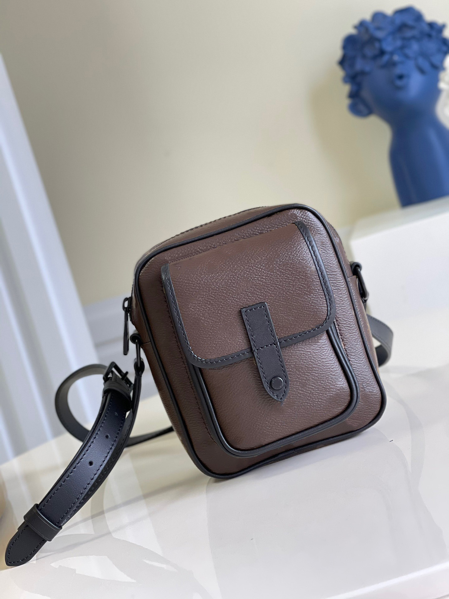 Christopher Mens Designer Messenger Bag Monograms Shoulder Courier Handbag Designers Luxurys Cross body, Green#m69404
Christopher Mens Designer Messenger Bag Monograms Shoulder Courier Handbag Designers Luxurys Cross body, Green#m69404