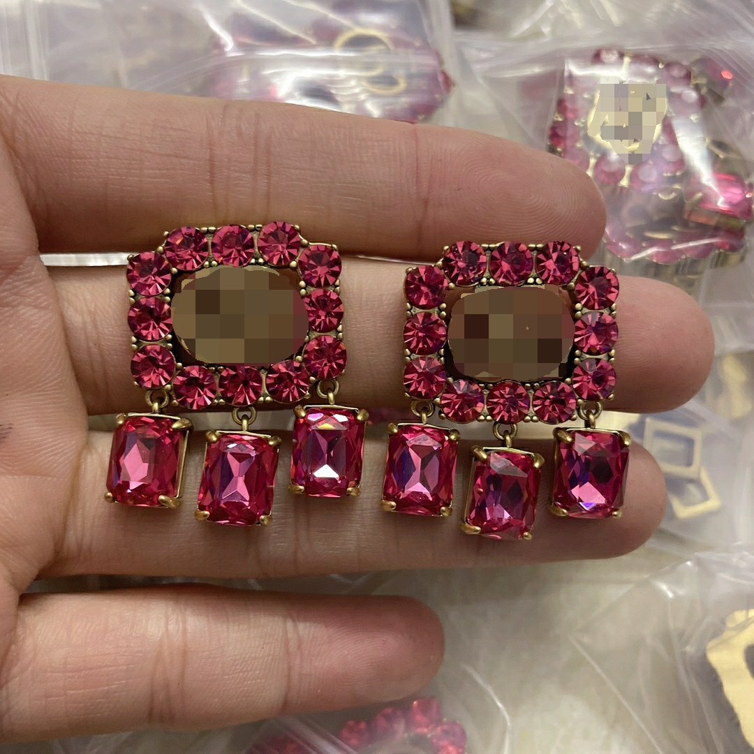 High Classic 18K Gold Plated Stud Designer Double g Earring Luxury Geometric Crystal Heart-shaped Couple Earrings for Woman Wedding Birthday Party Gifts GE-079
High Classic 18K Gold Plated Stud Designer Double g Earring Luxury Geometric Crystal Heart-shaped Couple Earrings for Woman Wedding Birthday Party Gifts GE-079