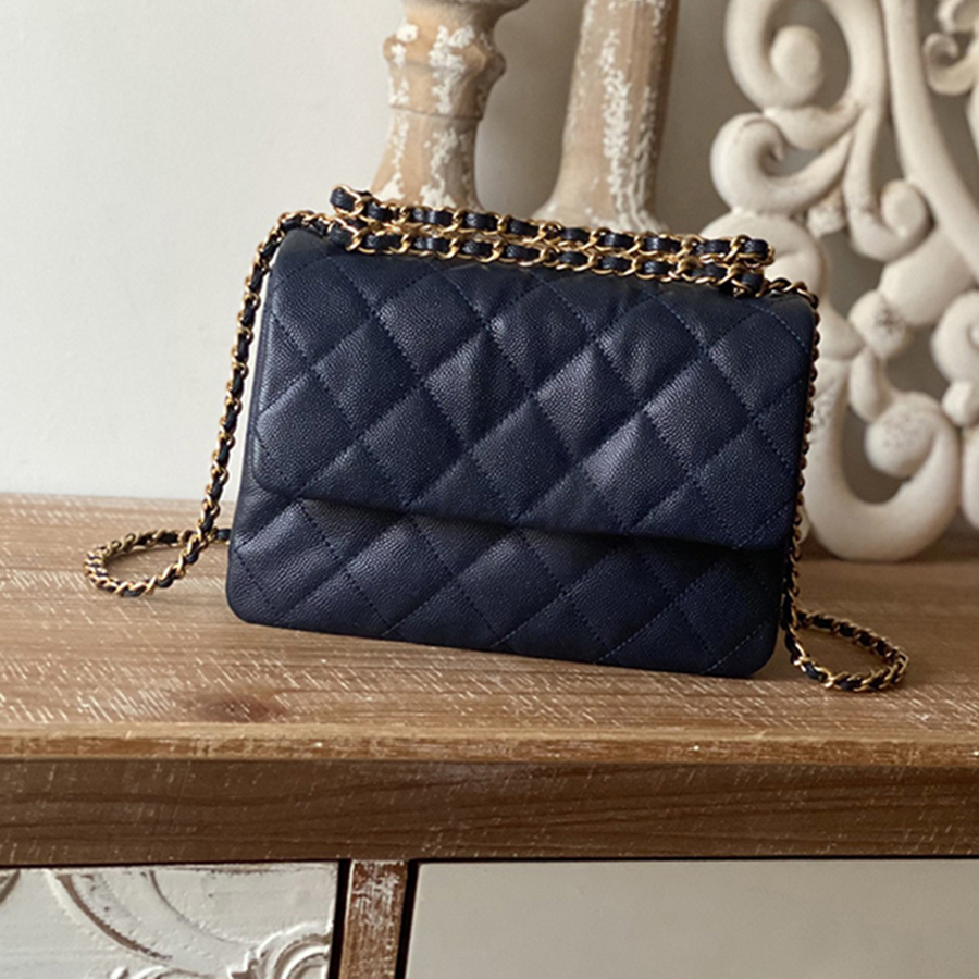 1:1 Quality Designer Fashion Flap Bag 20CM Luxurious Genuine Leather Crossbody Bag With Box MC166
1:1 Quality Designer Fashion Flap Bag 20CM Luxurious Genuine Leather Crossbody Bag With Box MC166