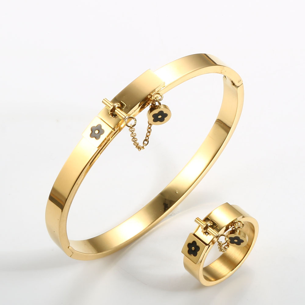 Wedding Jewelry Sets Stainless Steel Luxury Fashion Jewelry Set Golden Women Bangle Bracelet Flower Charm Finger Rings For Men Women Jewelry Set Gift 230313
Wedding Jewelry Sets Stainless Steel Luxury Fashion Jewelry Set Golden Women Bangle Bracelet Flower Charm Finger Rings For Men Women Jewelry Set Gift 230313