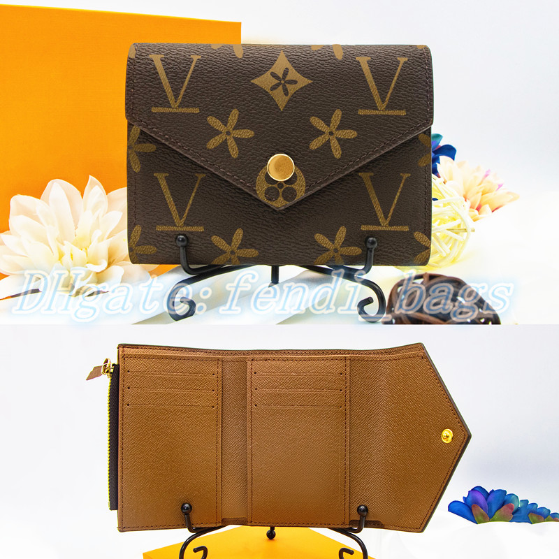Brown flower rosalie victorine wallet luxury Womens key coin purse M41938 card holder keychain Leather Man Designer wallets purses embossed Key pouch CardHolder, Mon0gram fuchsia buckle
Brown flower rosalie victorine wallet luxury Womens key coin purse M41938 card holder keychain Leather Man Designer wallets purses embossed Key pouch CardHolder, Mon0gram fuchsia buckle
