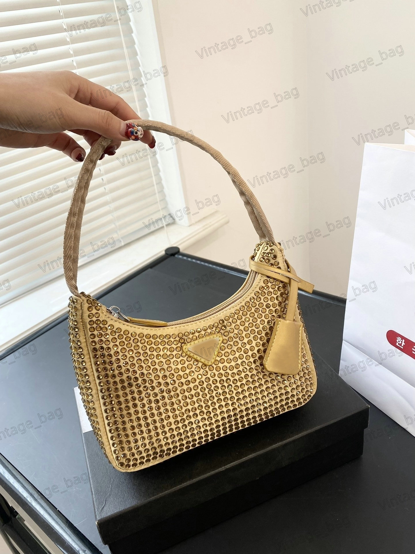 Satin Mini-bag with Crystals Women Hobo Underarm Bag Triangle Logo Crescent Half Moon Bag Rhinestone Handbag Top Handle Zipper Stylish
Satin Mini-bag with Crystals Women Hobo Underarm Bag Triangle Logo Crescent Half Moon Bag Rhinestone Handbag Top Handle Zipper Stylish