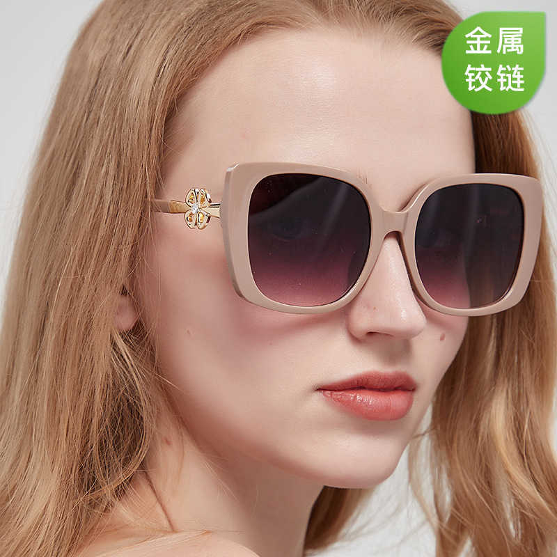 Sunglasses Floral diamond Women's fashionable and elegant UV-proof beach show sunglasses
Sunglasses Floral diamond Women's fashionable and elegant UV-proof beach show sunglasses