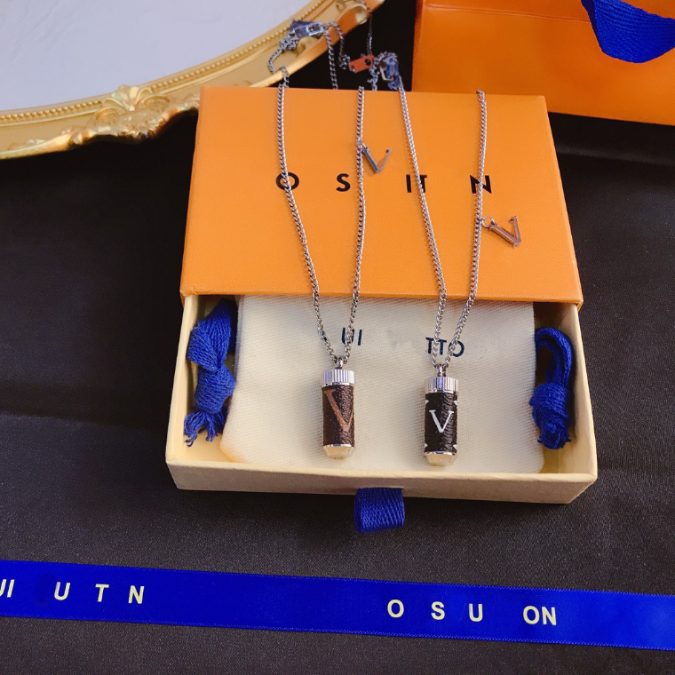 Selected Luxury Necklaces Designed Women Pendant Necklaces Classic Designers Jewelry Accessories Hot Young Style Precious Gifts Family Friends Lovers
Selected Luxury Necklaces Designed Women Pendant Necklaces Classic Designers Jewelry Accessories Hot Young Style Precious Gifts Family Friends Lovers