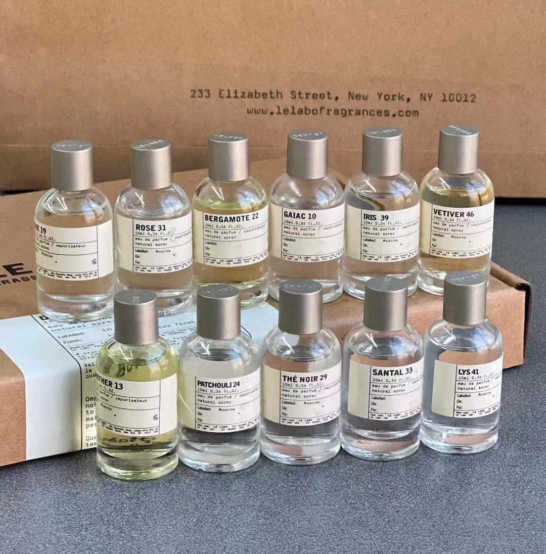 100ml LE LABO Perfume Freshener Santal 33 Bergamote 22 Rose 31 The Noir 29 Another 13 Long Eau De Parfum Lasting Fragrance Cologne Women Men Spray high quality
100ml LE LABO Perfume Freshener Santal 33 Bergamote 22 Rose 31 The Noir 29 Another 13 Long Eau De Parfum Lasting Fragrance Cologne Women Men Spray high quality