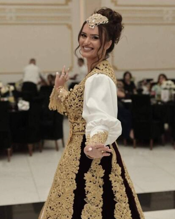 Traditional Kosovo Albanian Evening Dresses with Black Jacket 2023 Two Pieces Long Sleeve Robes Gold Applique prom Occasion Gown