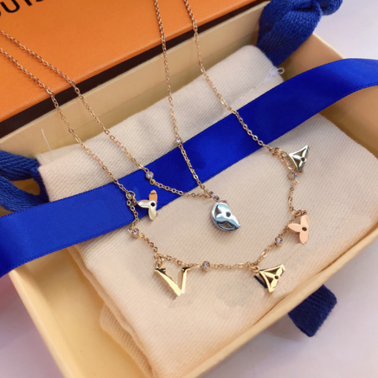 Luxury Jewelry Flower Pendant Necklaces Young Fashion Style Art Designer Luxury International Brand Simple Accessories Extremely Elegant Campus Couple Gift X032
Luxury Jewelry Flower Pendant Necklaces Young Fashion Style Art Designer Luxury International Brand Simple Accessories Extremely Elegant Campus Couple Gift X032