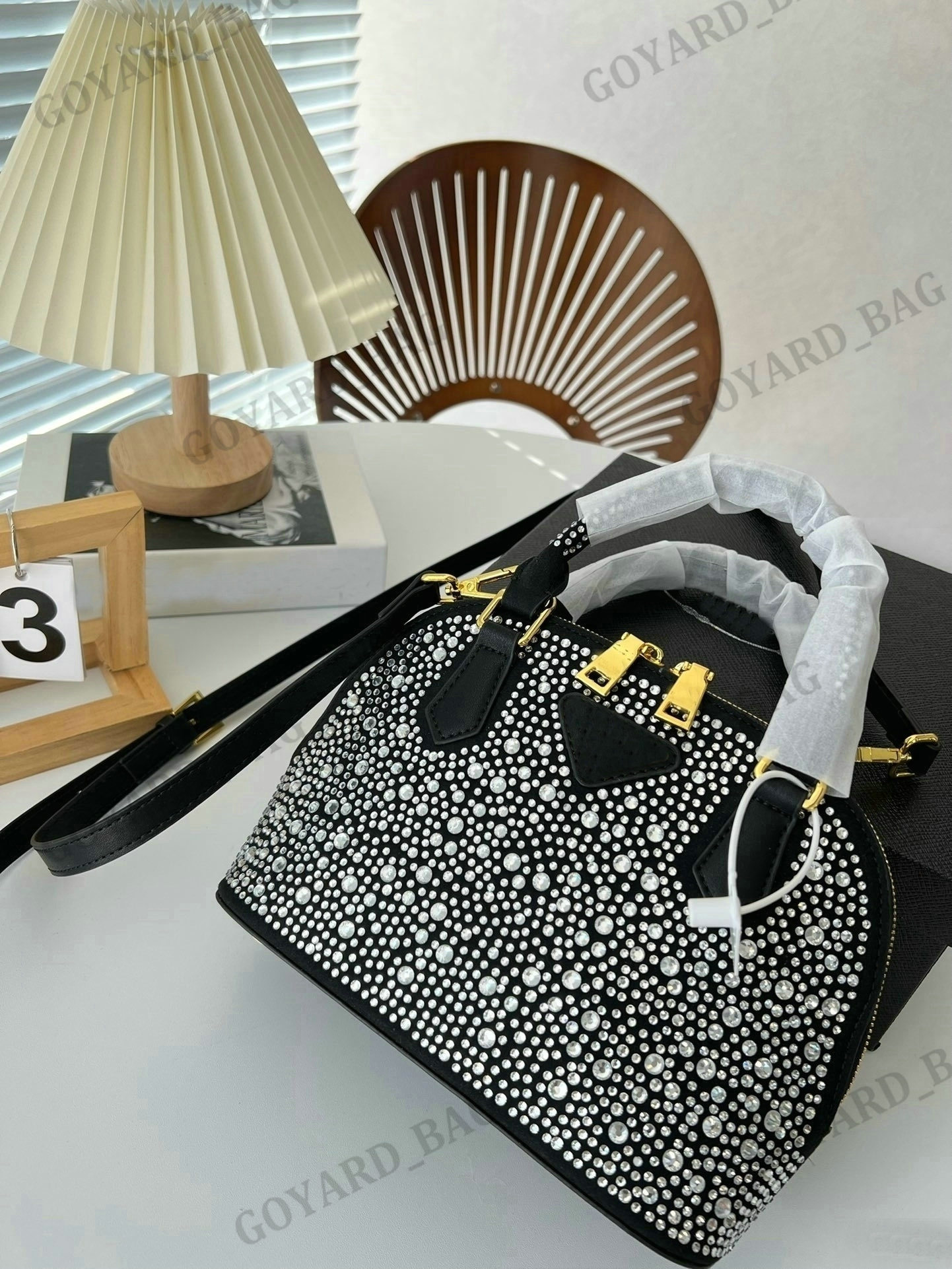 Rhinestone Diamante Designers Alma BB Shell Bag luxury Designer handbags Women Shoulder Bags handbag With key Lock strap Purse Crossbod Diamonds
Rhinestone Diamante Designers Alma BB Shell Bag luxury Designer handbags Women Shoulder Bags handbag With key Lock strap Purse Crossbod Diamonds