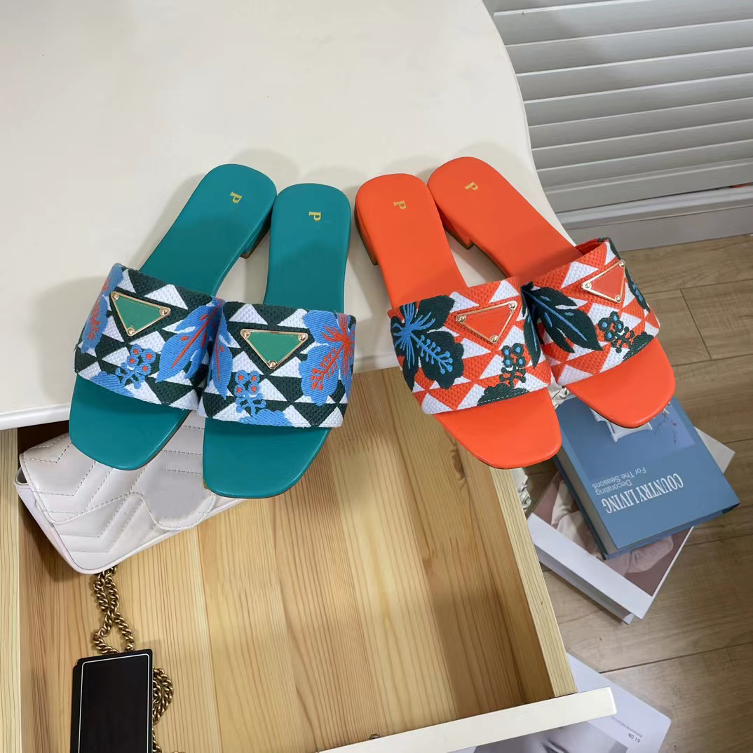 2023 Designer slipper Women Flat Sandals Slides Mule Shoe Luxury Brands Shoes Woman Ladies Summer Flip Flops Slippers Fashion Miller 6 color, P005
2023 Designer slipper Women Flat Sandals Slides Mule Shoe Luxury Brands Shoes Woman Ladies Summer Flip Flops Slippers Fashion Miller 6 color, P005