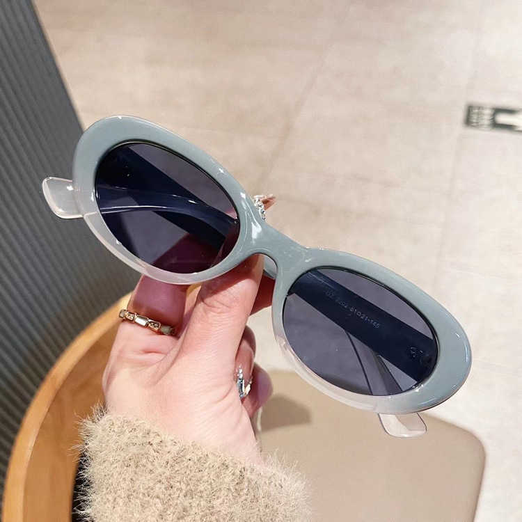 Sunglasses Oval fashion trend concave shape small frame Y2K hip-hop personality street photography sunglasses
Sunglasses Oval fashion trend concave shape small frame Y2K hip-hop personality street photography sunglasses