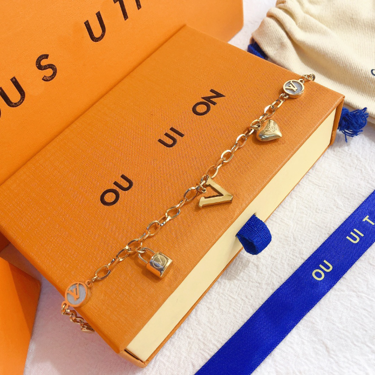 Designer Jewelry Necklaces Luxury Letter Pendant Necklace Charming Feminine Style Long Chain Classic Premium Popular Brand Selected Quality Gift 18k Gold Plated
Designer Jewelry Necklaces Luxury Letter Pendant Necklace Charming Feminine Style Long Chain Classic Premium Popular Brand Selected Quality Gift 18k Gold Plated