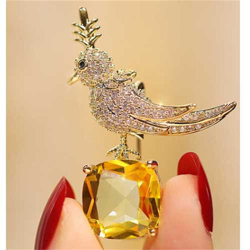 Pins Brooches Exquisite High-grade Female Brooch Bird on e Crystal Stone Pin Anti Slip Cardigan Suit Bule Temperament Brooch TrendL230315