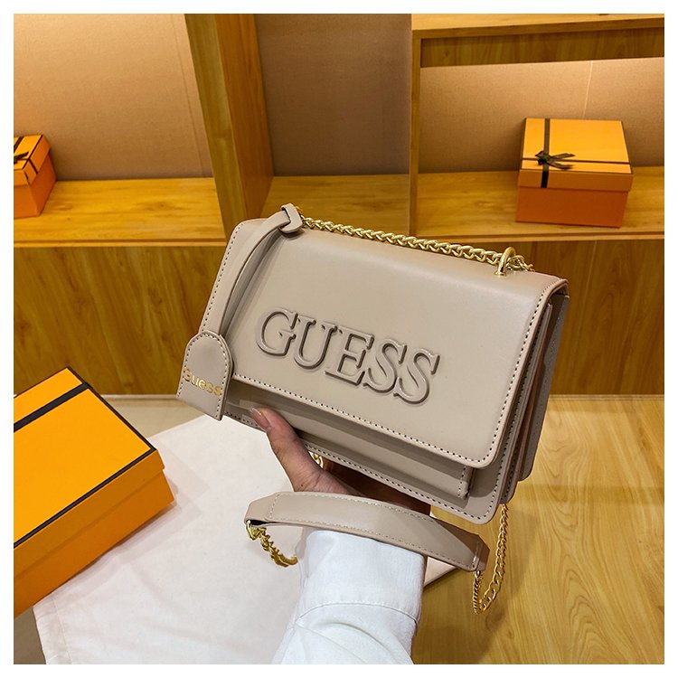 Top quality Women Chain Shoulder Crossbody Bags Lady Purse Messenger guesss Bag Designer Handbags Wallets backpack female purse 8584
Top quality Women Chain Shoulder Crossbody Bags Lady Purse Messenger guesss Bag Designer Handbags Wallets backpack female purse 8584