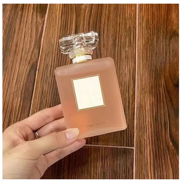 2023 Woman Perfume for women elegant and charming fragrance spray oriental floral notes 100ml good smell frosted bottle free fast delivery
2023 Woman Perfume for women elegant and charming fragrance spray oriental floral notes 100ml good smell frosted bottle free fast delivery