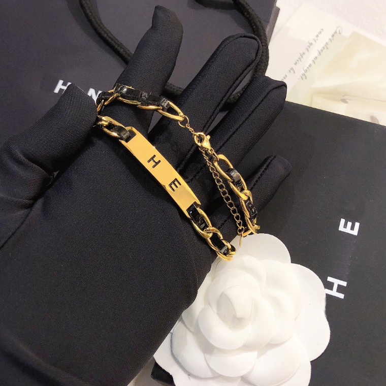 High End Design Jewelry Necklaces Charm Fashion Pendant Necklace 18k Gold Plated Exquisite Luxury Long Chain Designed Women Travel Shooping Wedding Accessories
High End Design Jewelry Necklaces Charm Fashion Pendant Necklace 18k Gold Plated Exquisite Luxury Long Chain Designed Women Travel Shooping Wedding Accessories