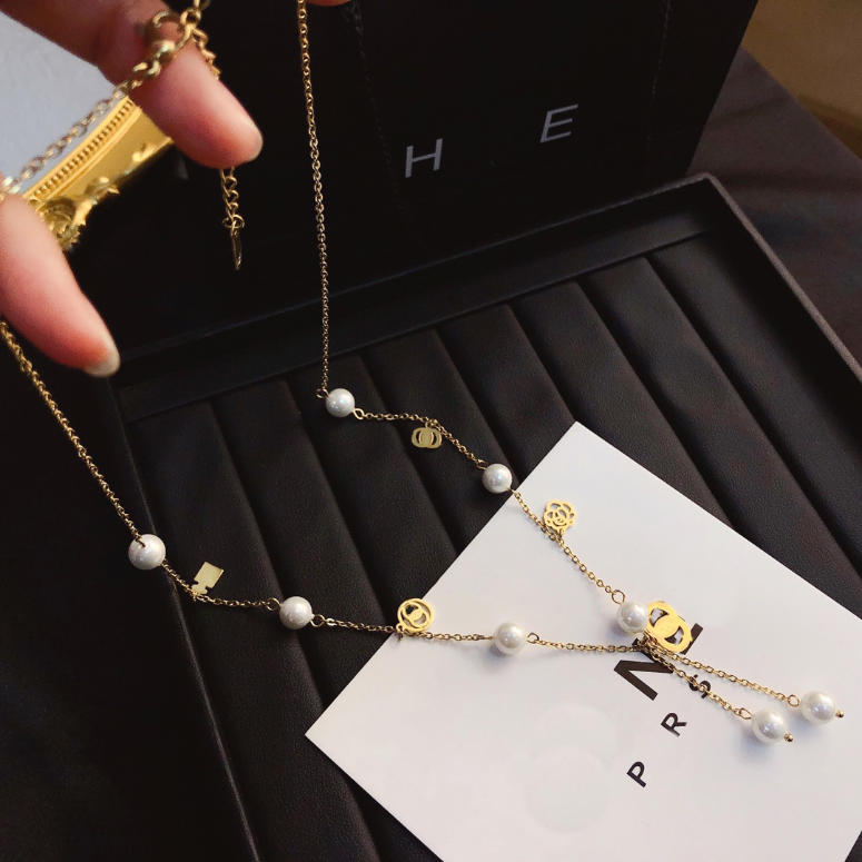 Fashion Couple Necklaces Popular Luxury Design Pendant Necklaces Classic Premium Jewelry Brand 18k Gold Plated Exquisite Campus Couple Gift Family Birthday
Fashion Couple Necklaces Popular Luxury Design Pendant Necklaces Classic Premium Jewelry Brand 18k Gold Plated Exquisite Campus Couple Gift Family Birthday