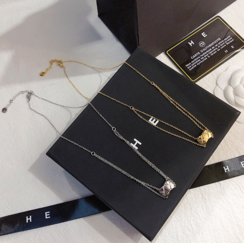 Luxury Design Diamond Necklaces Designer Jewelry Pendant Necklace Fashion Young Style Long Chains Gold Plated Silver Accessories Exquisite Gift Family Friends
Luxury Design Diamond Necklaces Designer Jewelry Pendant Necklace Fashion Young Style Long Chains Gold Plated Silver Accessories Exquisite Gift Family Friends