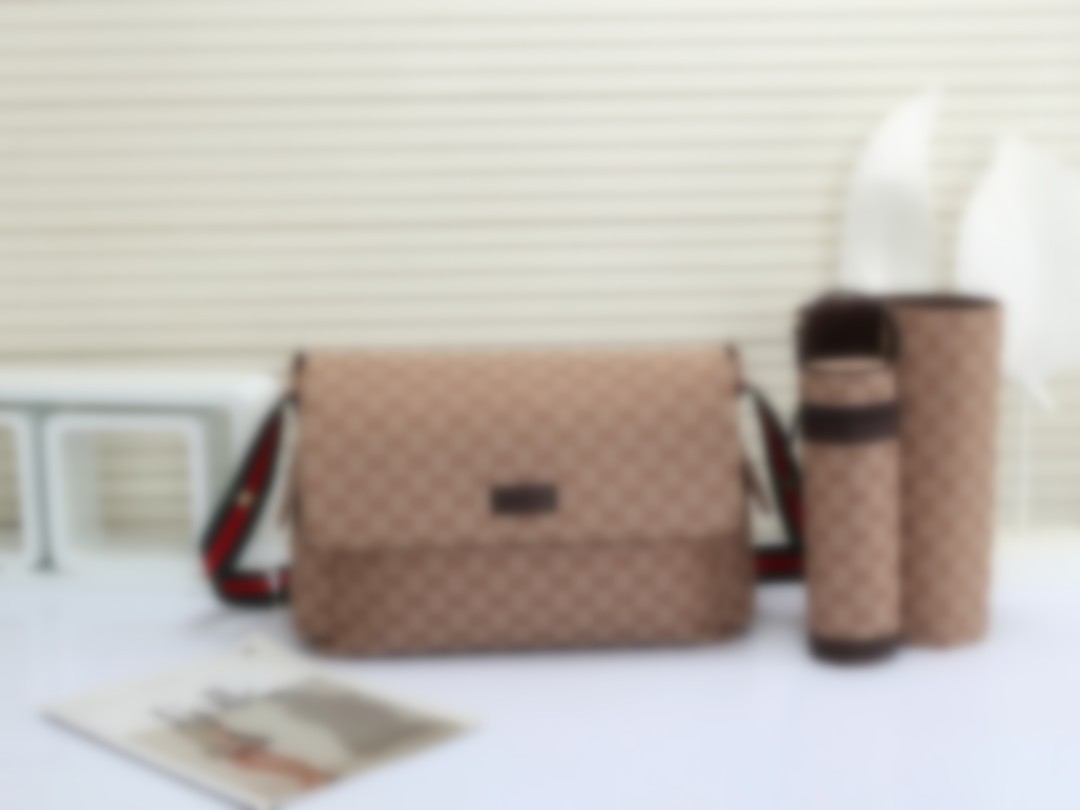 Designers Diape Bags 2023 Waterproof Mummy Diapers bag Luxury Letter Multi-function Zipper Hasp Polyester large capacity mother Shoulder Bag A9716, 20
Designers Diape Bags 2023 Waterproof Mummy Diapers bag Luxury Letter Multi-function Zipper Hasp Polyester large capacity mother Shoulder Bag A9716, 20