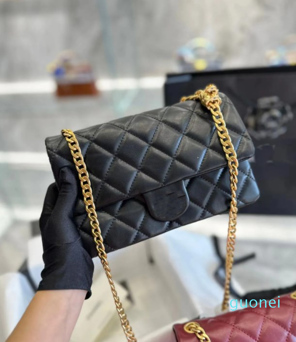 Small 2023 Mini Flap Phone Bags Top Solid Color Leather Hardware Pendant Classic Quilted Diamond Gold Chain Crossbody Bag Ladies Luxury Design Messenger Bag, Black
Small 2023 Mini Flap Phone Bags Top Solid Color Leather Hardware Pendant Classic Quilted Diamond Gold Chain Crossbody Bag Ladies Luxury Design Messenger Bag, Black