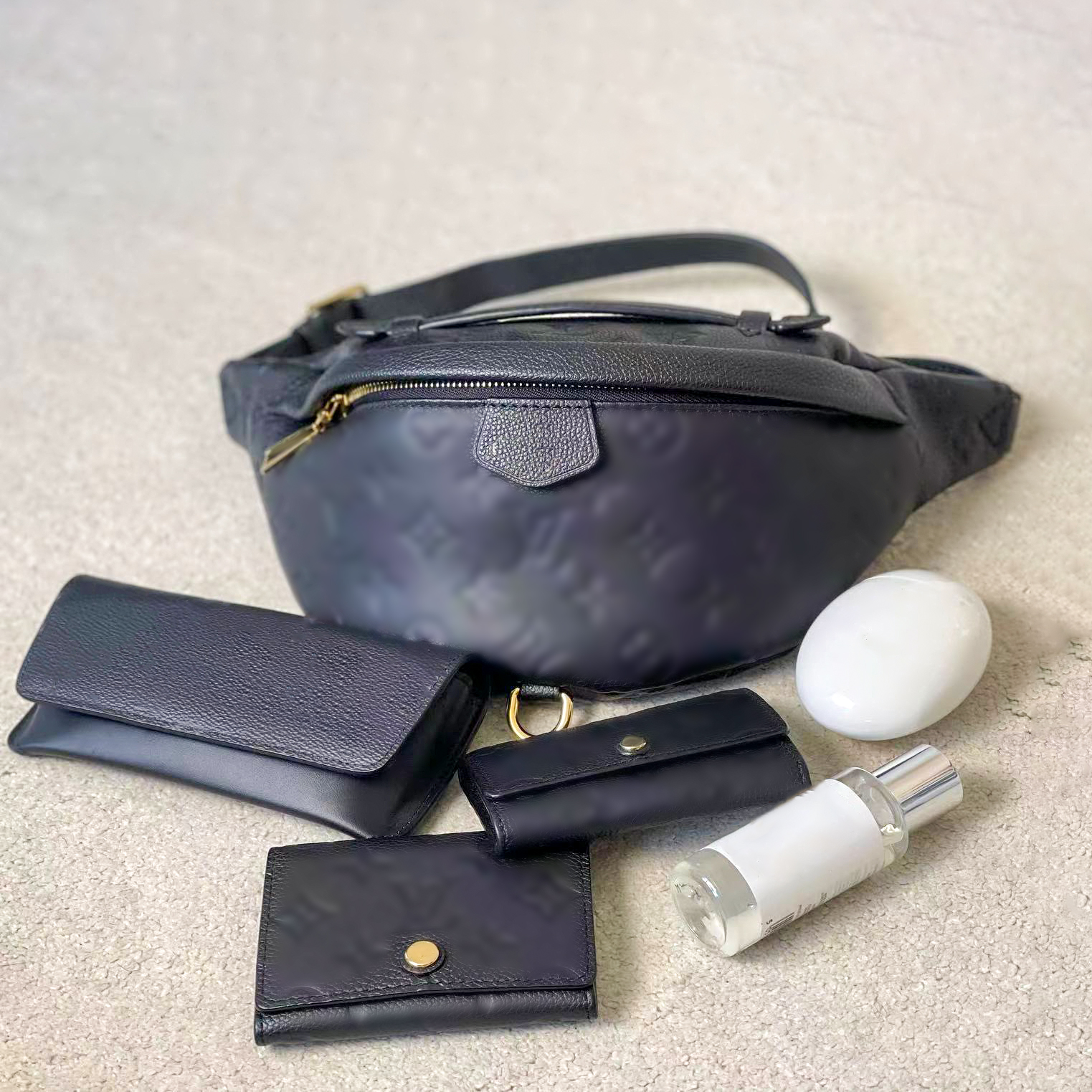 Womens mens lvs bumbag waist bag handbag m43644 bum chest bag Luxury Genuine leather belt famous fanny pack waist mini designer crossbody Shoulder bags purse wallets
Womens mens lvs bumbag waist bag handbag m43644 bum chest bag Luxury Genuine leather belt famous fanny pack waist mini designer crossbody Shoulder bags purse wallets
