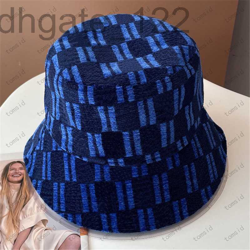 designer Unisex Designer Bucket Hat Womens Fitted Hats For Men Brand Double Letters Casual Luxury Winter Old Flowers Wide Brim Bonnet LU5G, Blue
designer Unisex Designer Bucket Hat Womens Fitted Hats For Men Brand Double Letters Casual Luxury Winter Old Flowers Wide Brim Bonnet LU5G, Blue