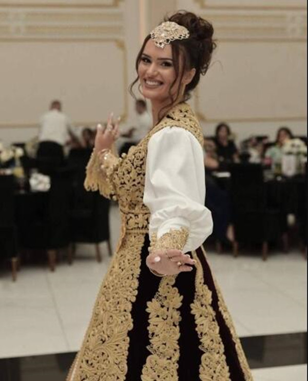 Traditional Kosovo Albanian Evening Dresses with Black Jacket 2023 Two Pieces Long Sleeve Robes Gold Applique prom Occasion Gown