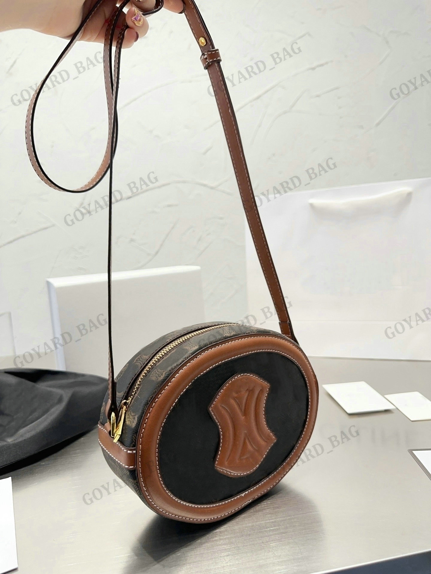 TRIOMPHES Mini Oval Shoulder Bags Wallet Smooth Leather Women's Handbags Crossbody Clutch Purse Luxurys Designers Coin Purse Canvas Pochette Pouch For Woman Lady
TRIOMPHES Mini Oval Shoulder Bags Wallet Smooth Leather Women's Handbags Crossbody Clutch Purse Luxurys Designers Coin Purse Canvas Pochette Pouch For Woman Lady