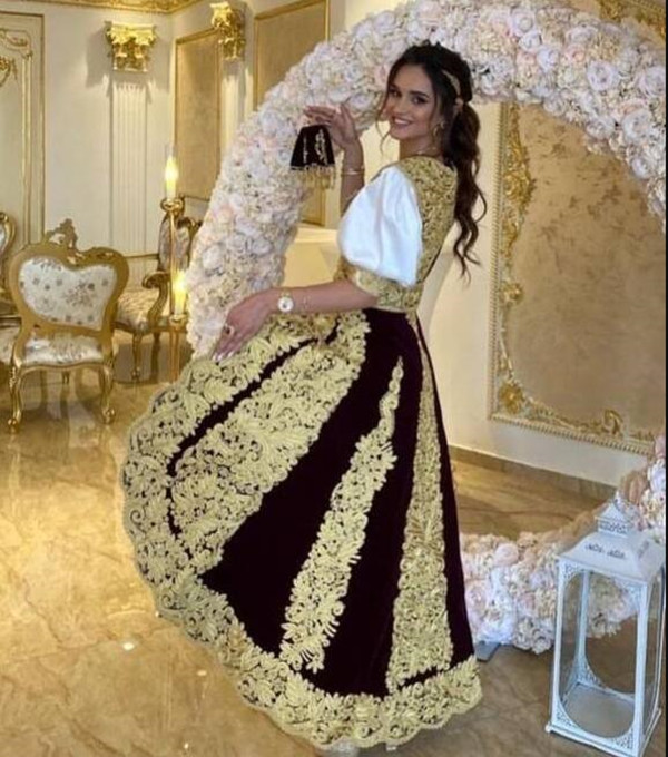Traditional Kosovo Albanian Evening Dresses with Black Jacket 2023 Two Pieces Long Sleeve Robes Gold Applique prom Occasion Gown